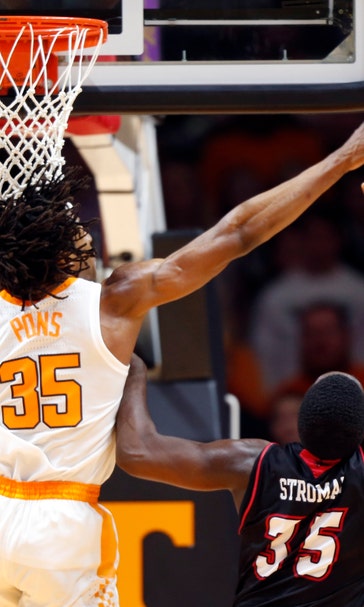 Williams leads No. 6 Vols past Louisiana-Lafayette 87-65